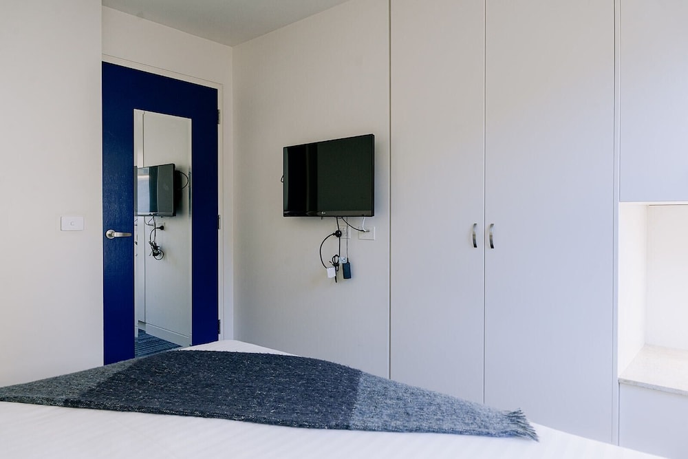 Salamanca Wharf Hotel 36/66