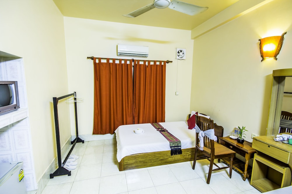 Bou Savy Guesthouse 8/68