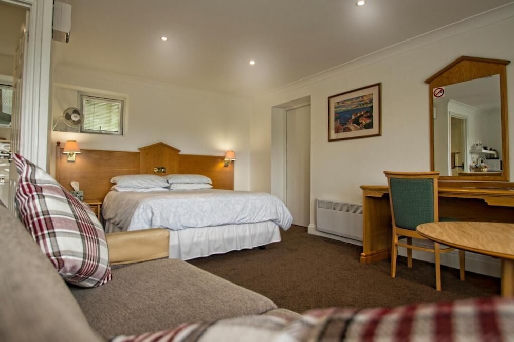 Gosfield Lake Resort 5/50