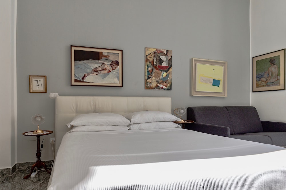 EXECUTIVE, STUDIO, SUITE