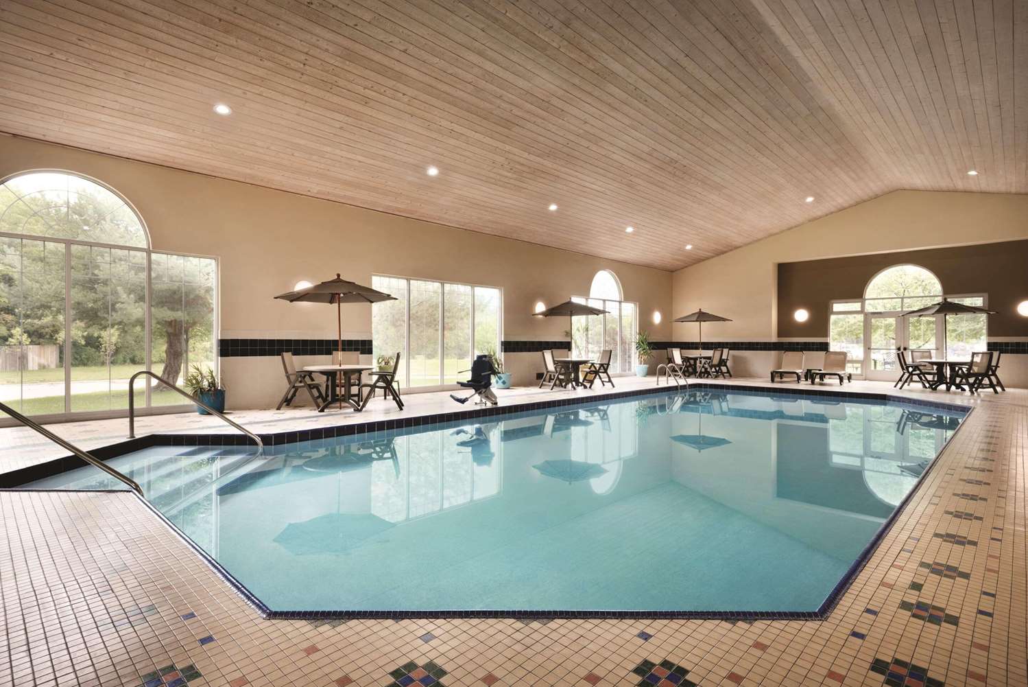 Country Inn & Suites By Radisson, Des Moines West, IA 20/48