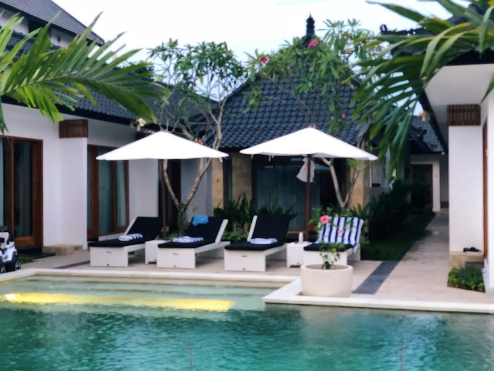 Villa Casablanca Surf Keramas 30/34