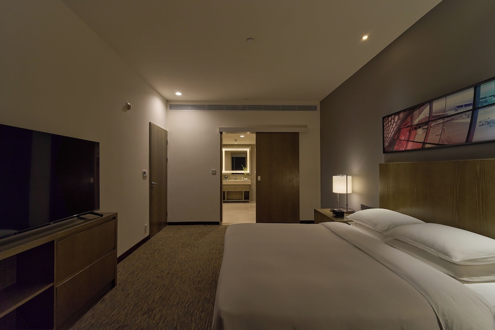 Hyatt House Shenzhen Airport 25/70