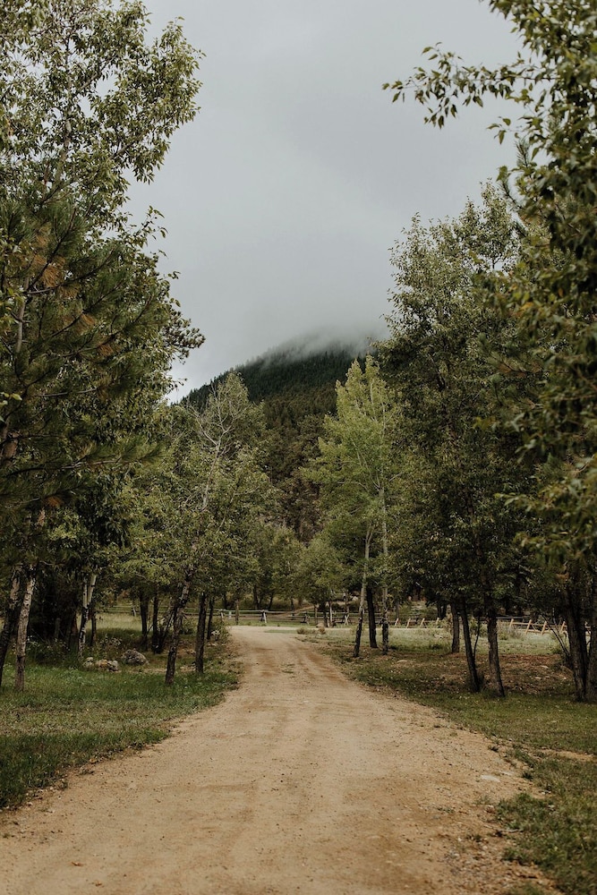 The Landing at Estes Park - Riverside Retreat 67/77