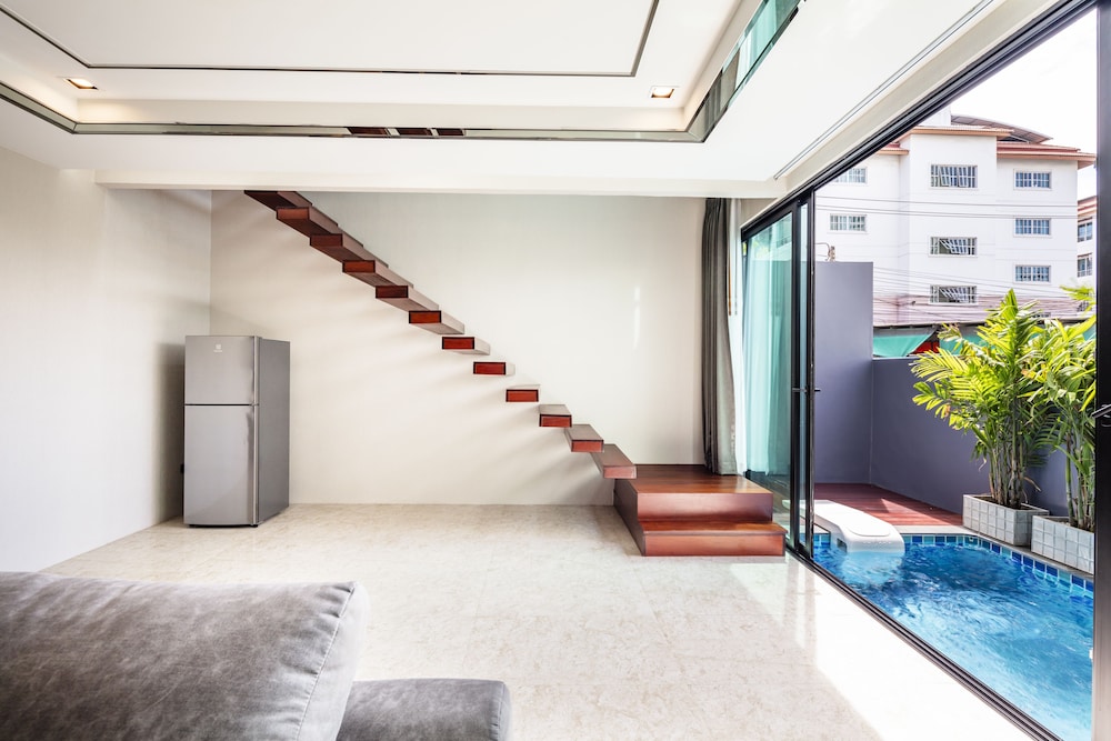 Grand Sala Thai 32/50
