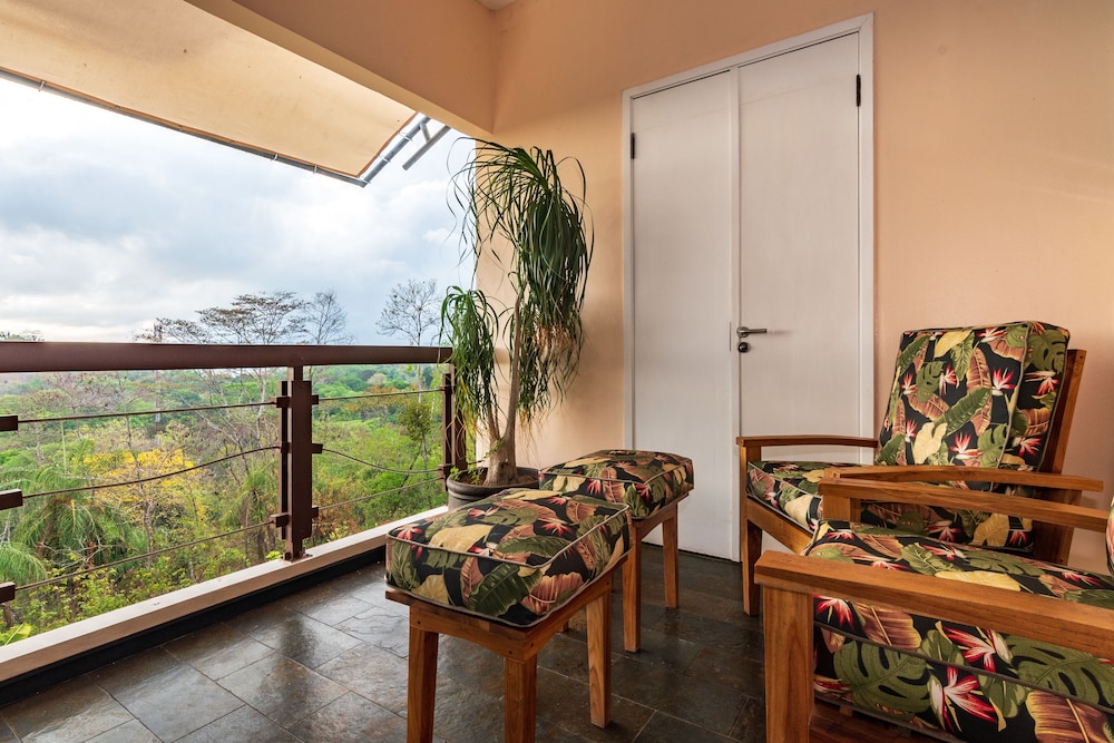 Gaia Hotel and Reserve 31/37