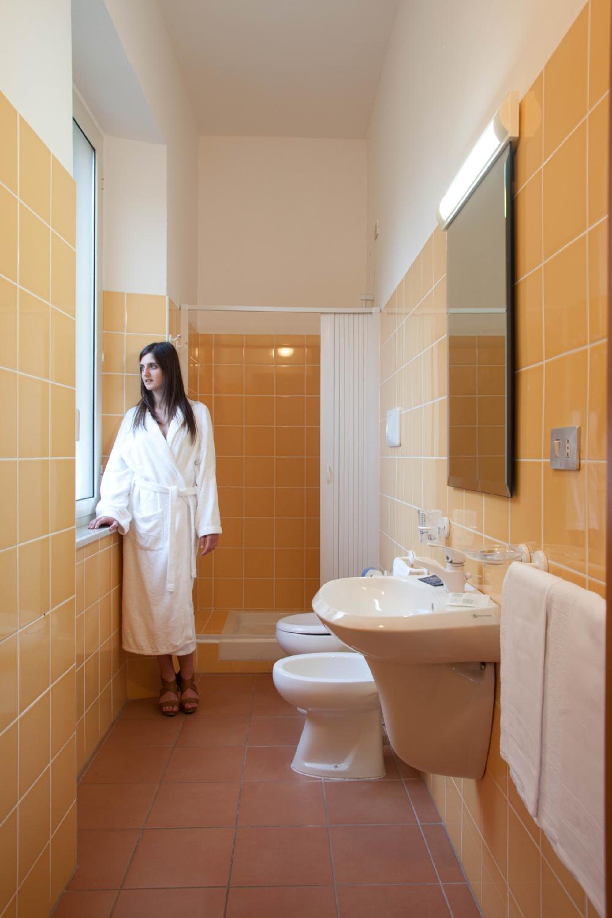 MODERNO HOTEL 35/36