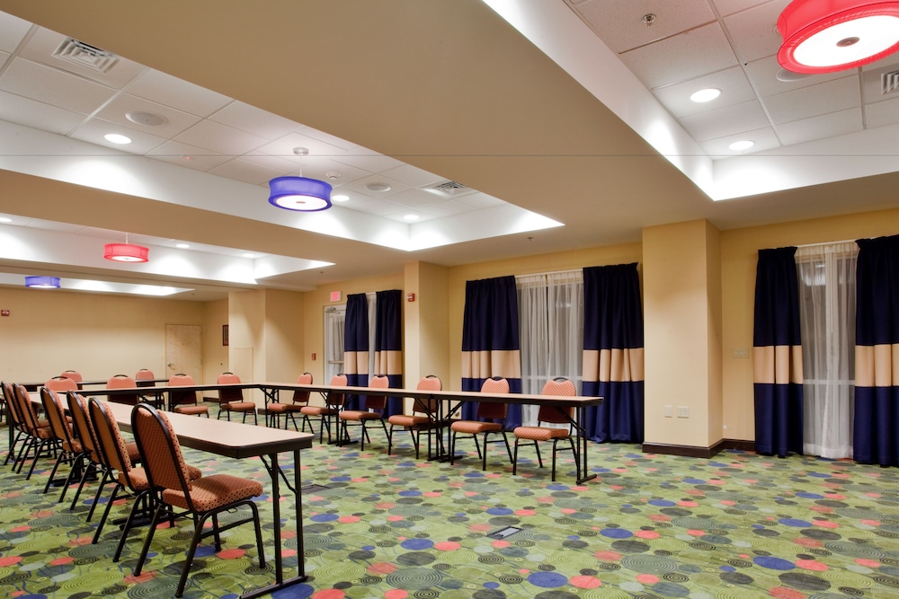 Holiday Inn Express Hotel and Suites Raleigh Sw Nc State 62/80
