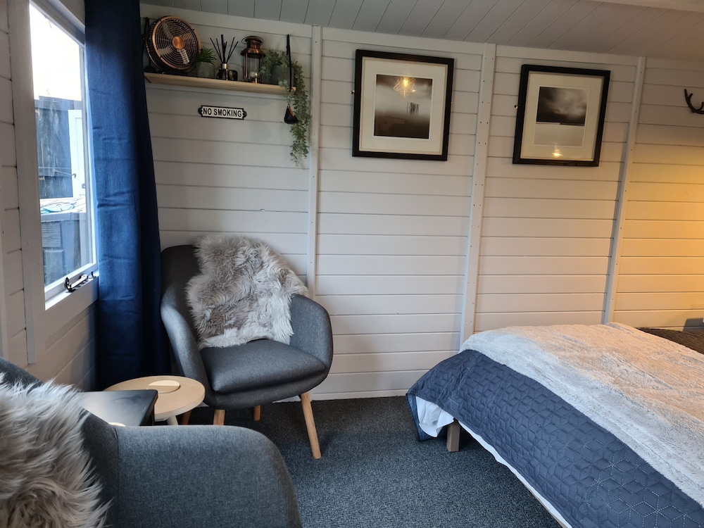 The Little Hide - Grown Up Glamping 29/50