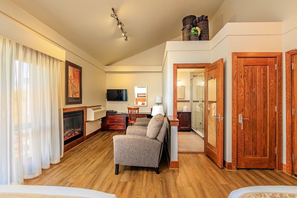 Huff Estates Inn & Winery 28/48