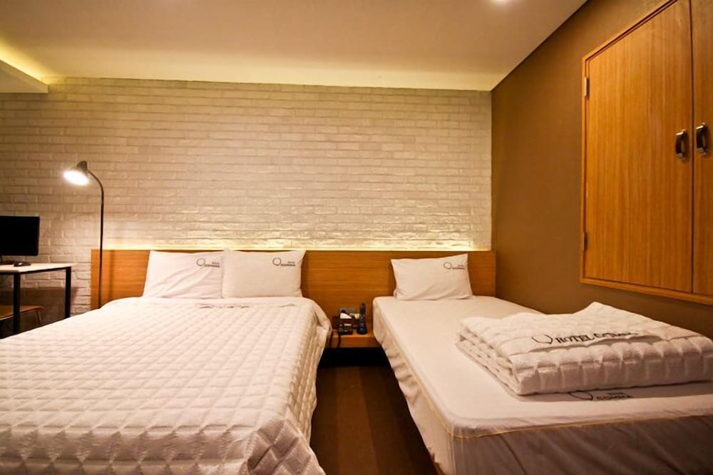 Comma Hotel Seomyeon 3/24