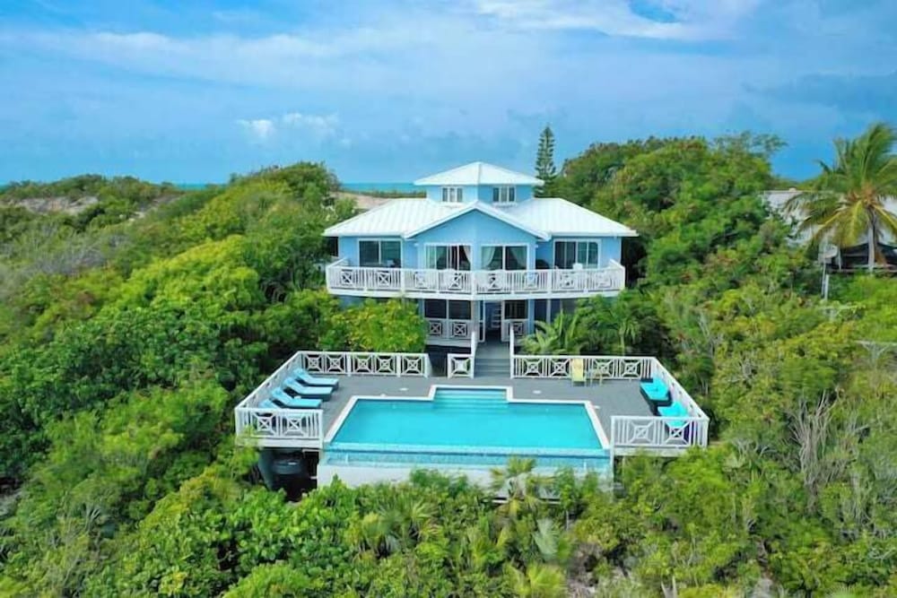 Neptune Villas 3/74