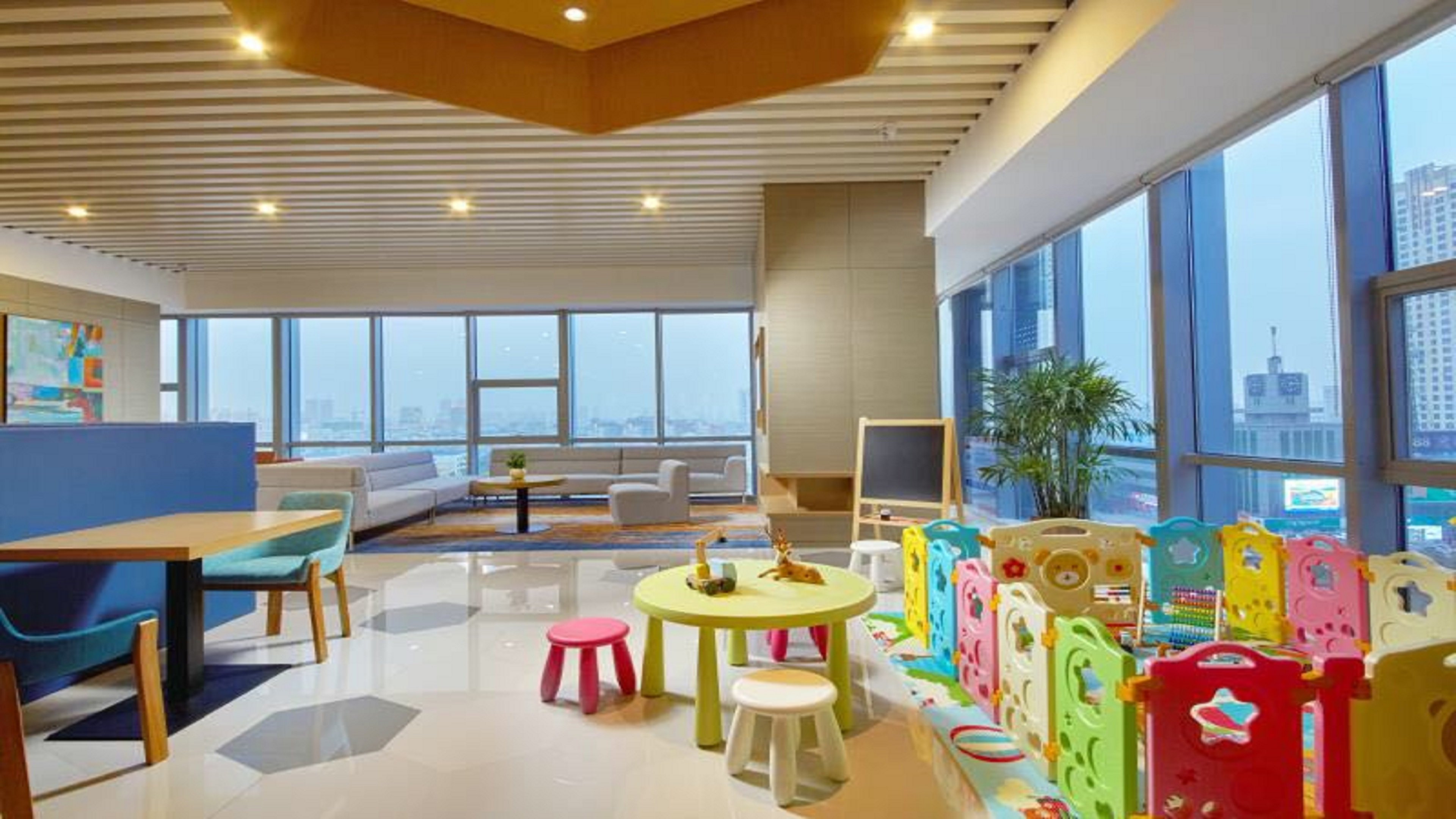 HOLIDAY INN EXPRESS PANJIN DOWNTOWN 63/64