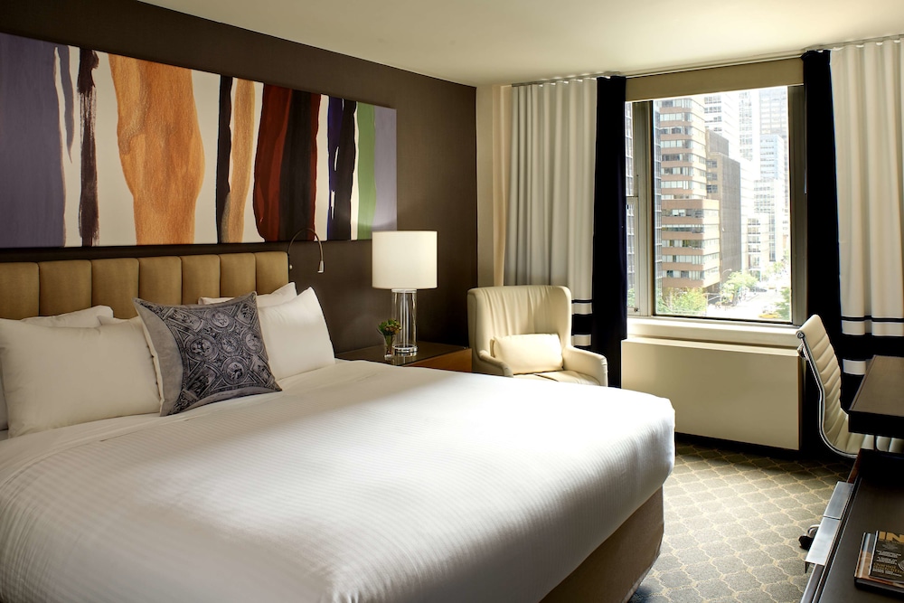 DELUXE, QUEEN BED