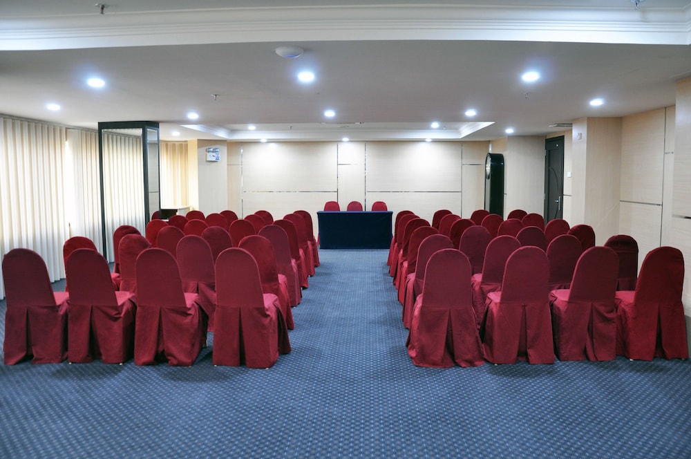 Beverly Hotel Batam 45/50