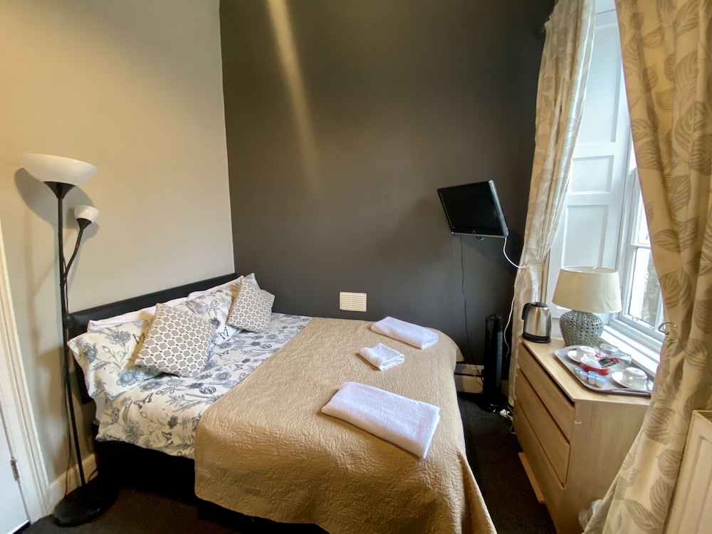 16 PILRIG GUEST HOUSE 17/60