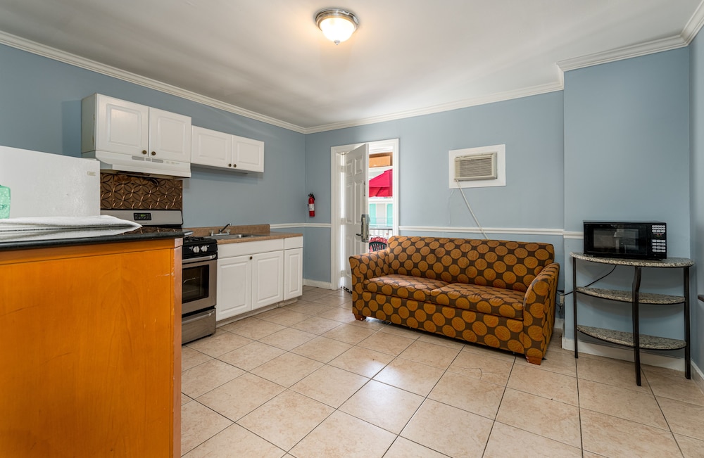 Boardwalk Hotel Charlee Beach House Rentals 5/50