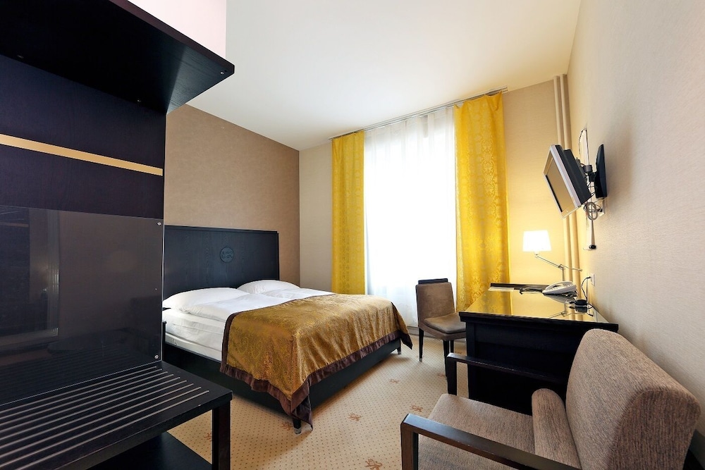 HOTEL ST GOTTHARD 35/84