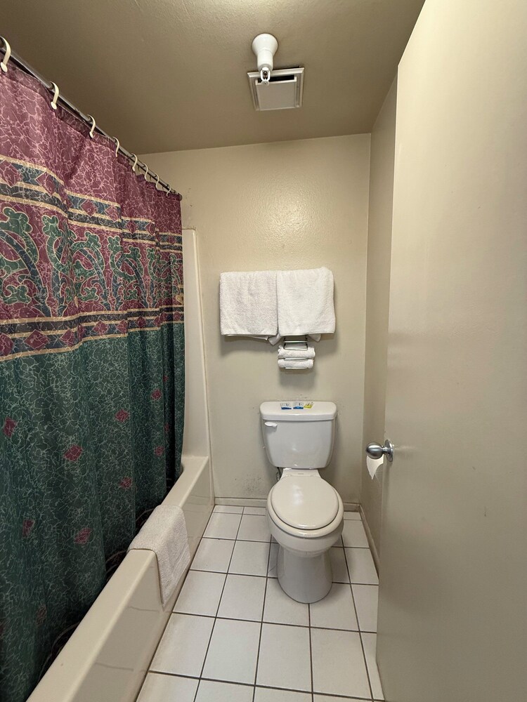 New Budget Inn 43/44