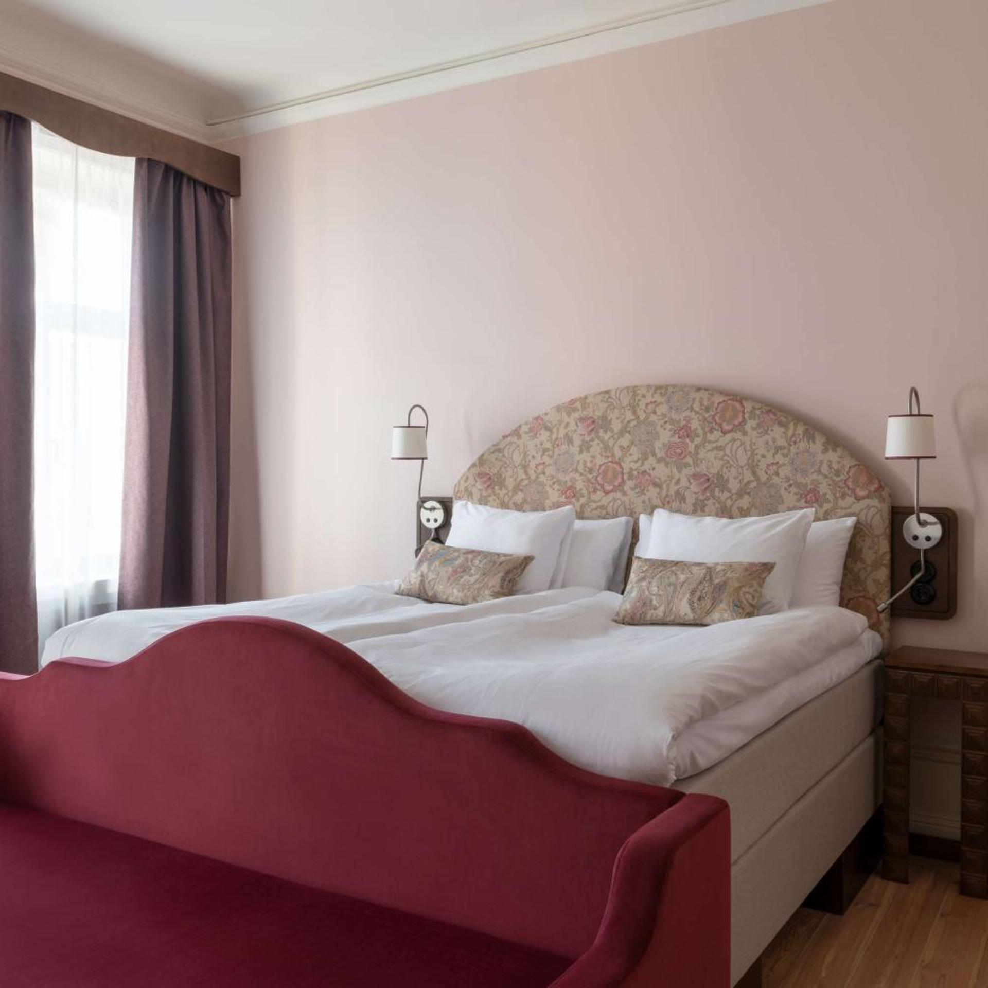 Deluxe, King Bed