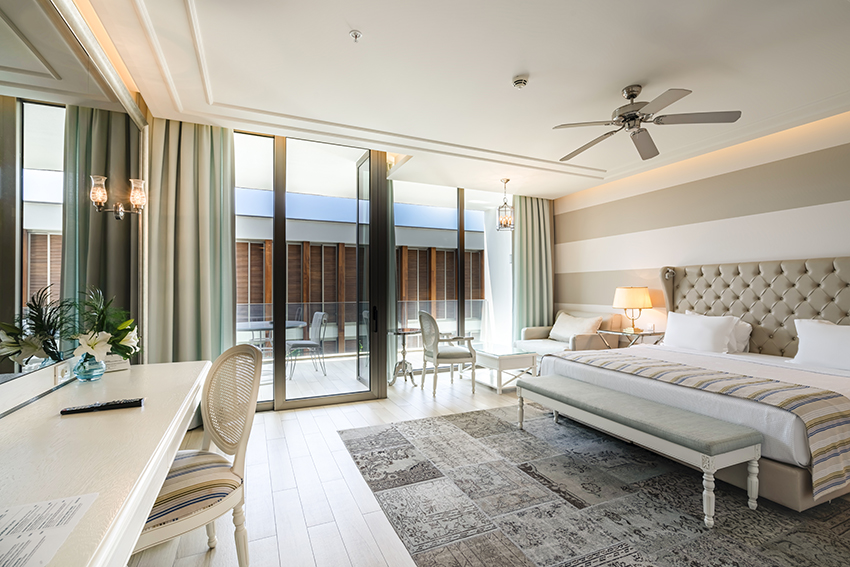 Deluxe, King Bed, Land View