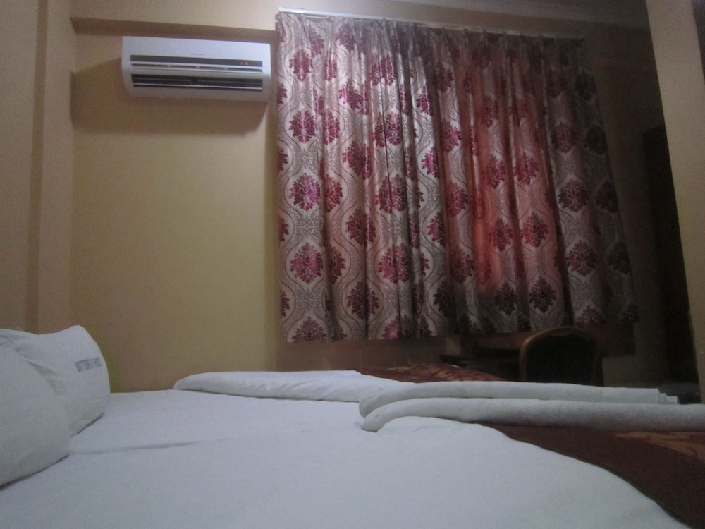 Butterfly Hoteltz 8/11