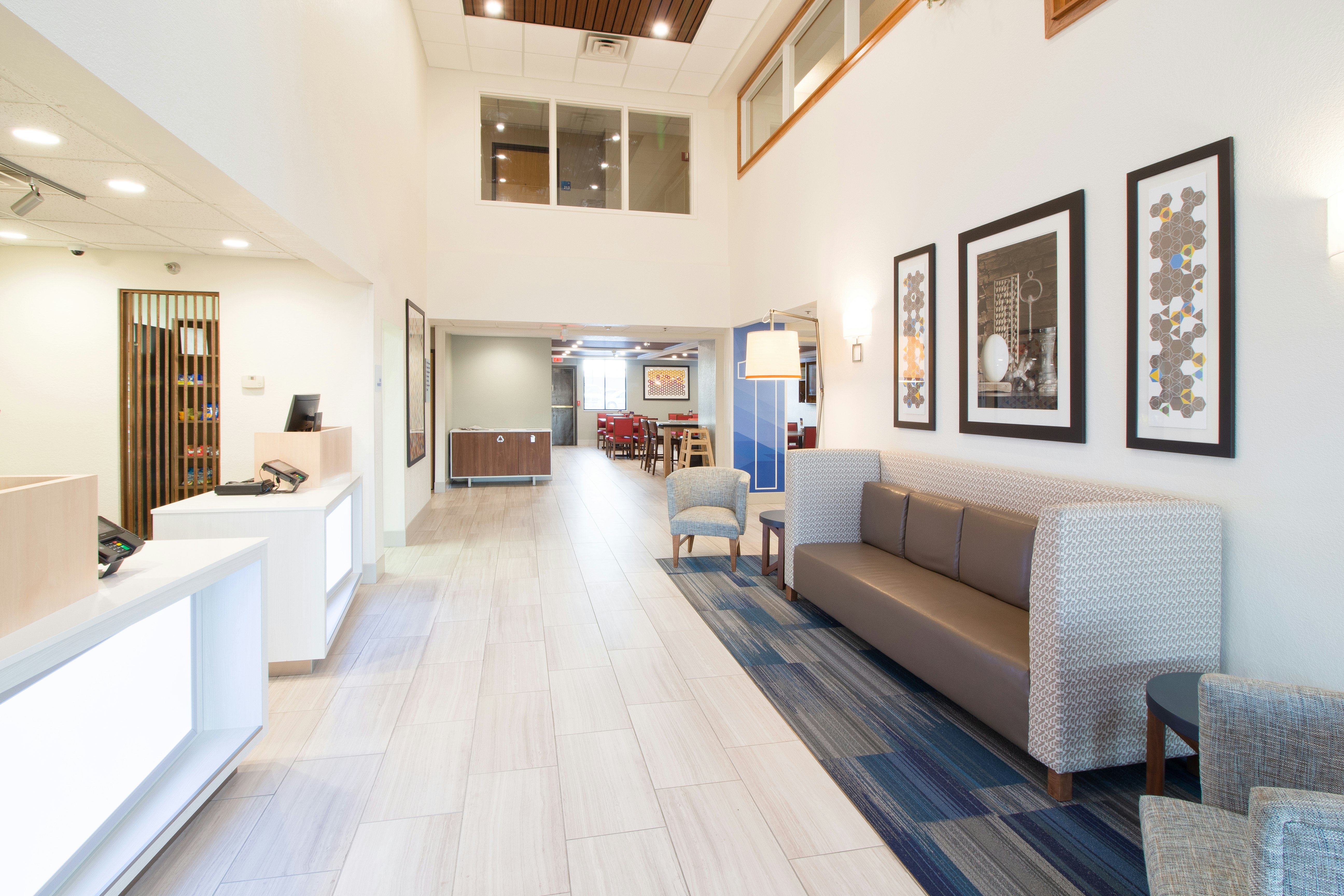 Holiday Inn Express Hotel And Suites Worthington 23/29