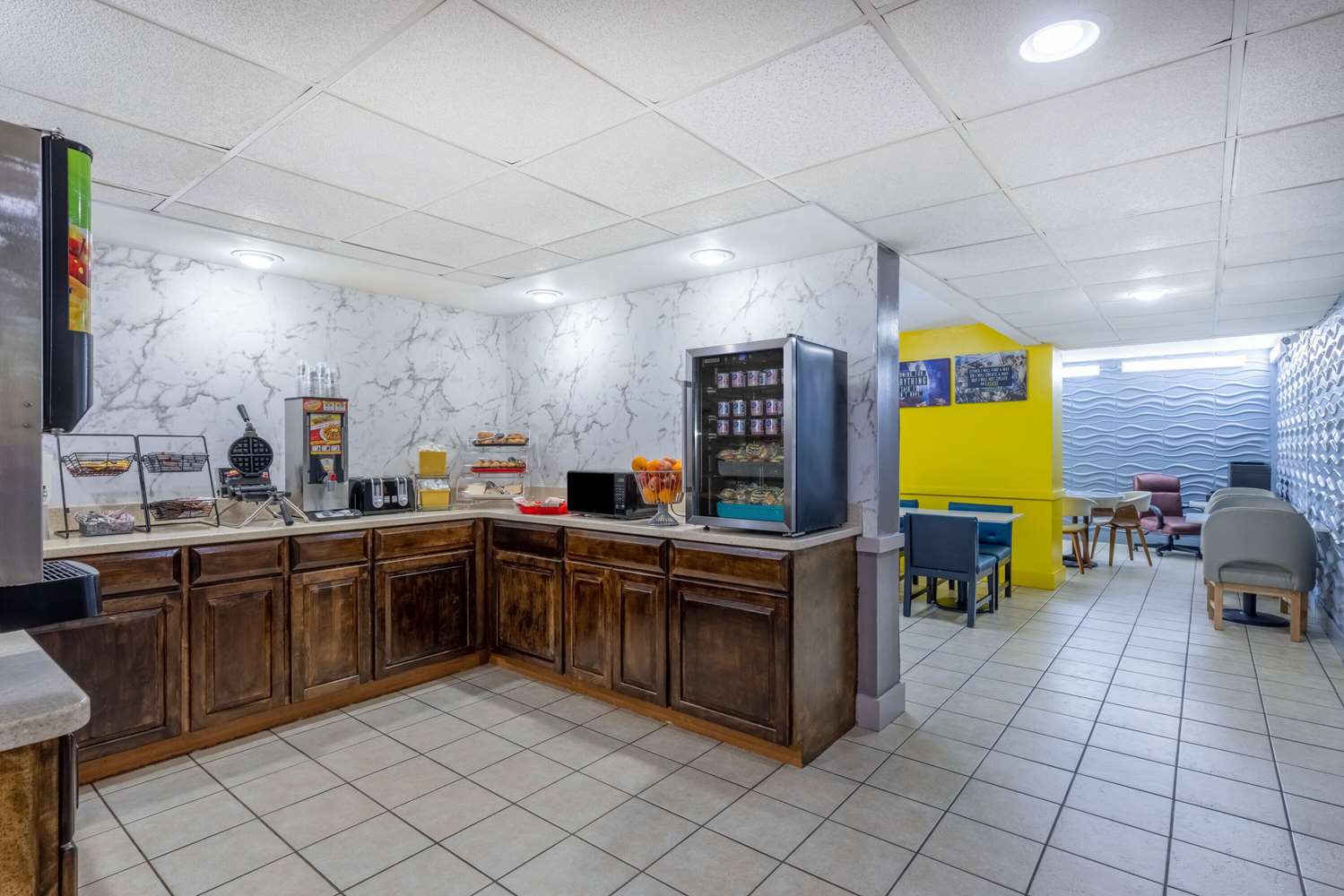 Days Inn & Suites by Wyndham Fort Bragg/Cross Creek Mall 13/41