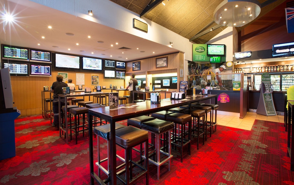 Glenmore Tavern 41/57