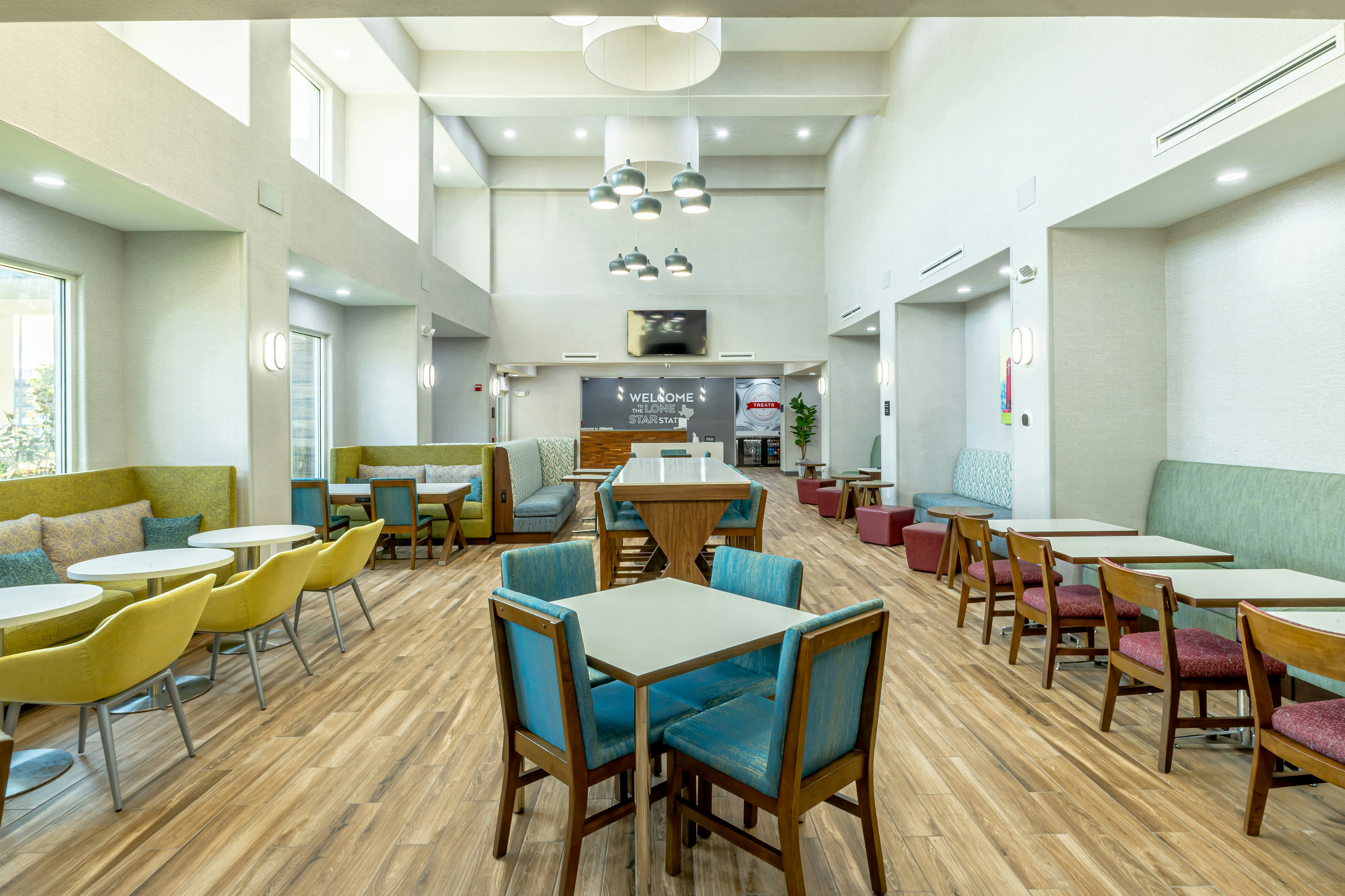 Hampton Inn and Suites Cleburne 54/78