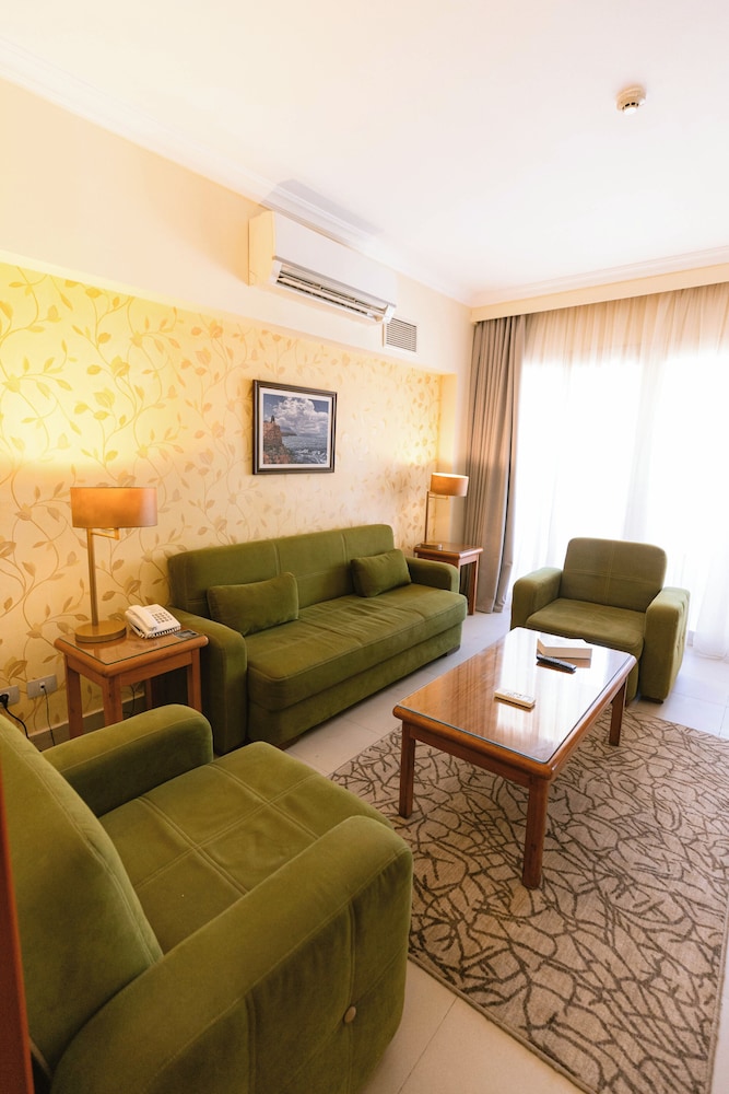 The Grand Plaza Hotel Smouha 46/68