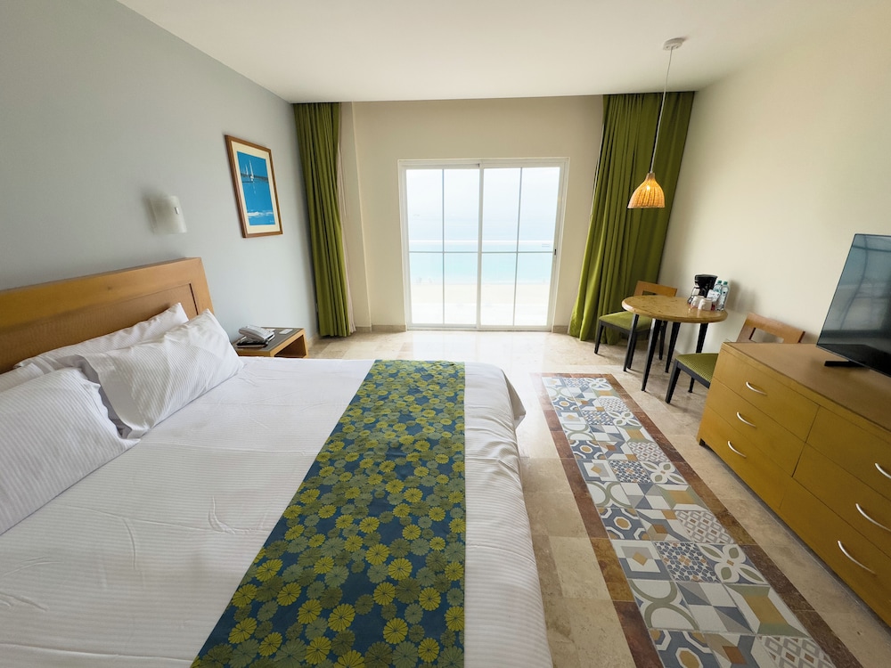 SUPERIOR, KING BED, OCEAN VIEW