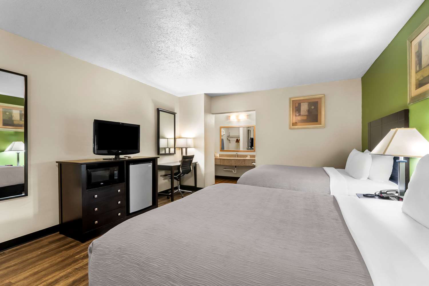 Quality Inn Tullahoma, TN 11/36