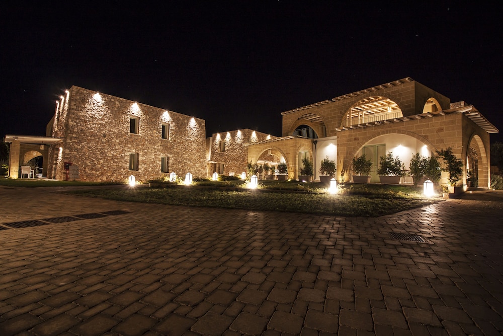 Montiro Hotel 41/48