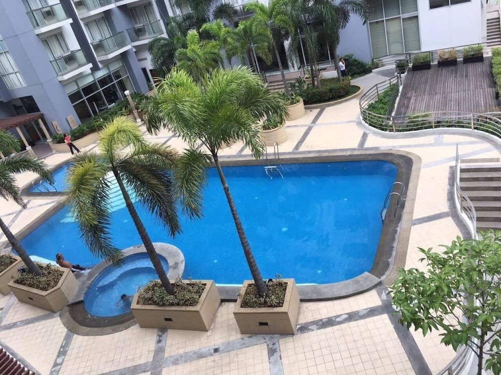 One Palm Tree Apartments 8/42