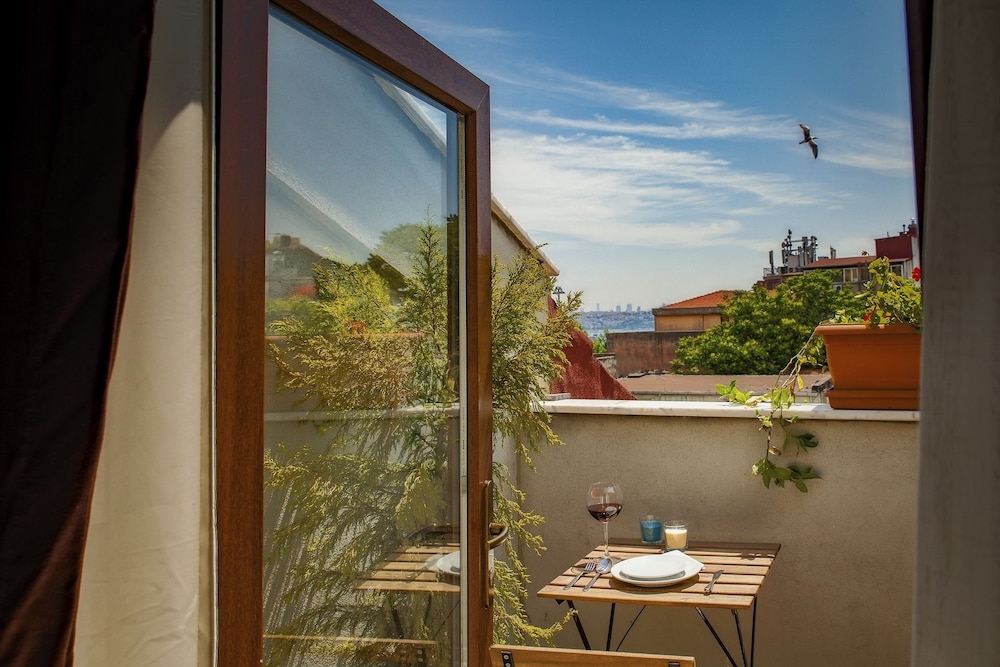 Kavalali Suites 48/50