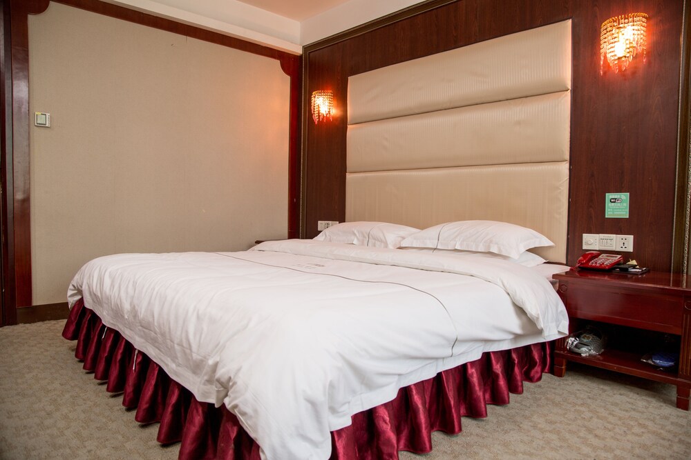 Junshan Hotel 28/75