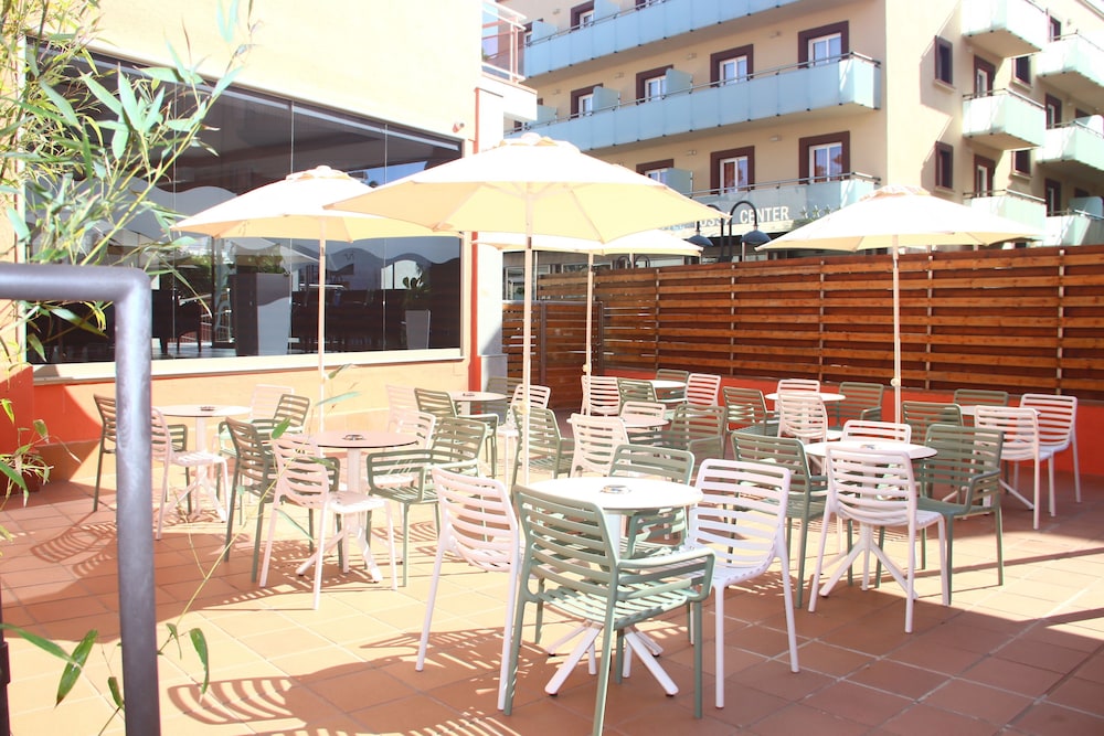 Tossa Beach Center 26/36