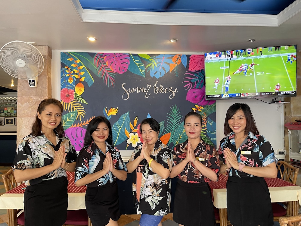 SUMMER BREEZE HOTEL 3/66