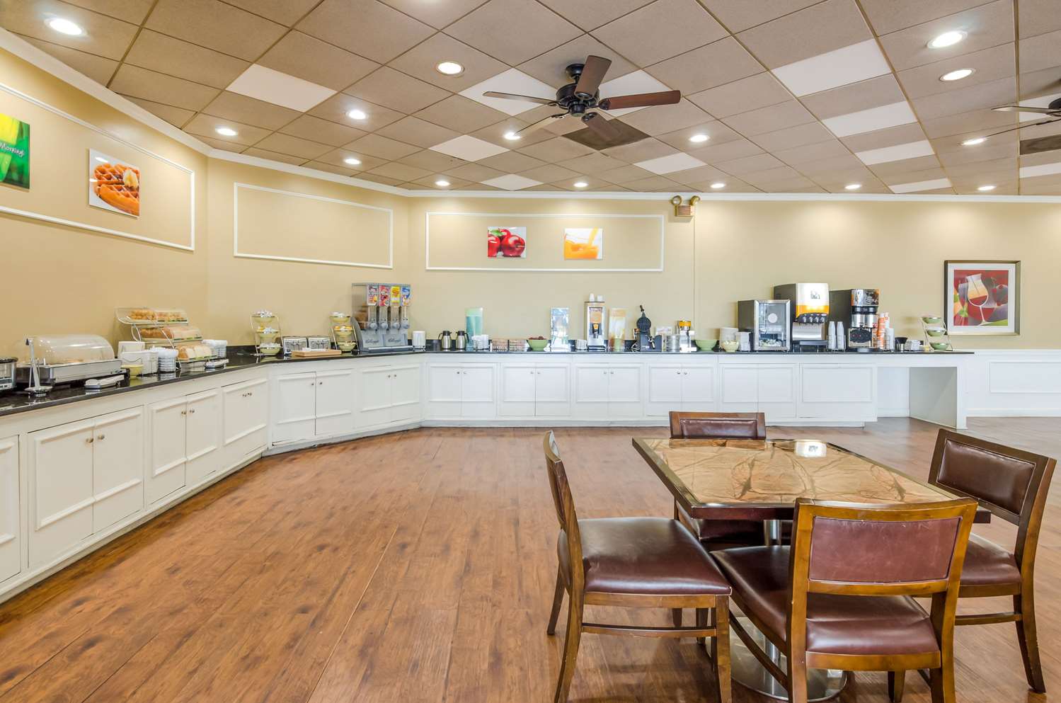Quality Inn Roanoke Airport 14/23