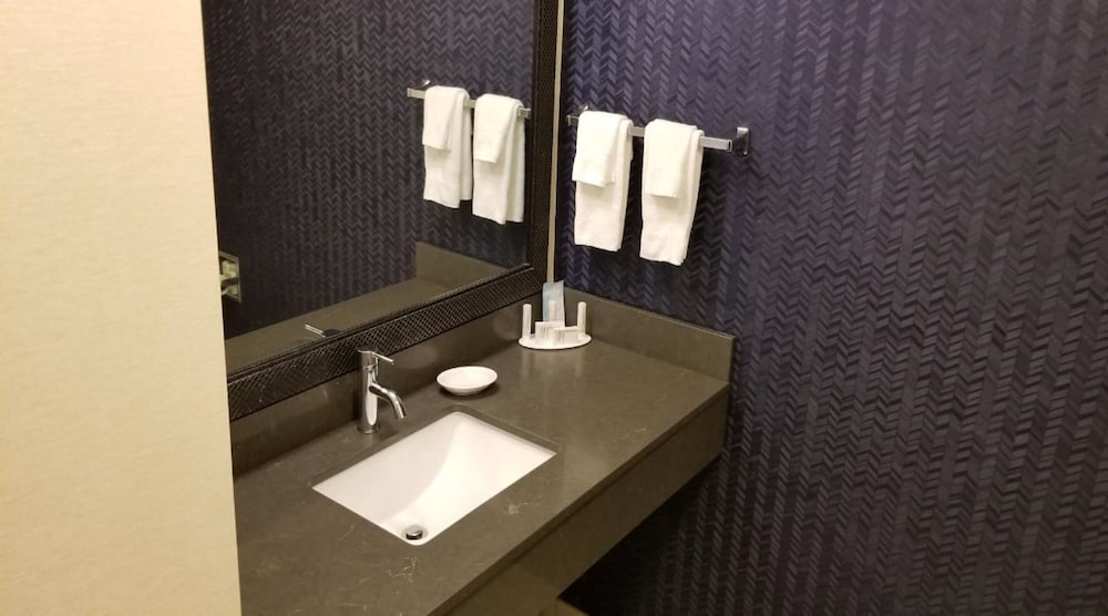 Fairfield Inn Suites By Marriott Mt Vernon Rend Lake 16/39
