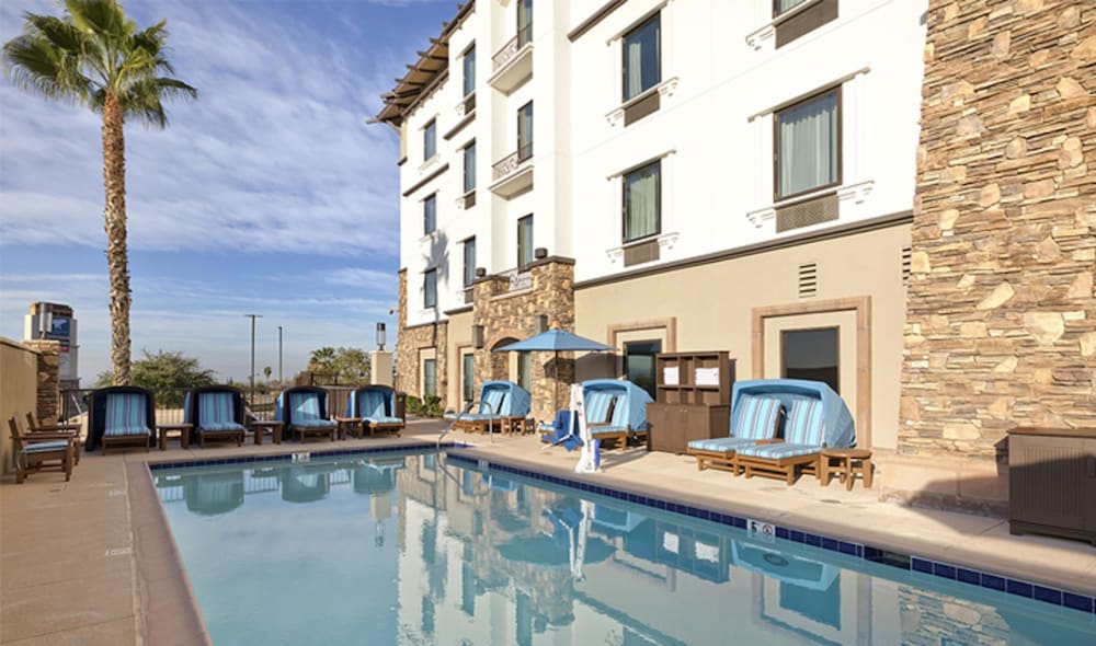 Hampton Inn Suites Highland California 42/42