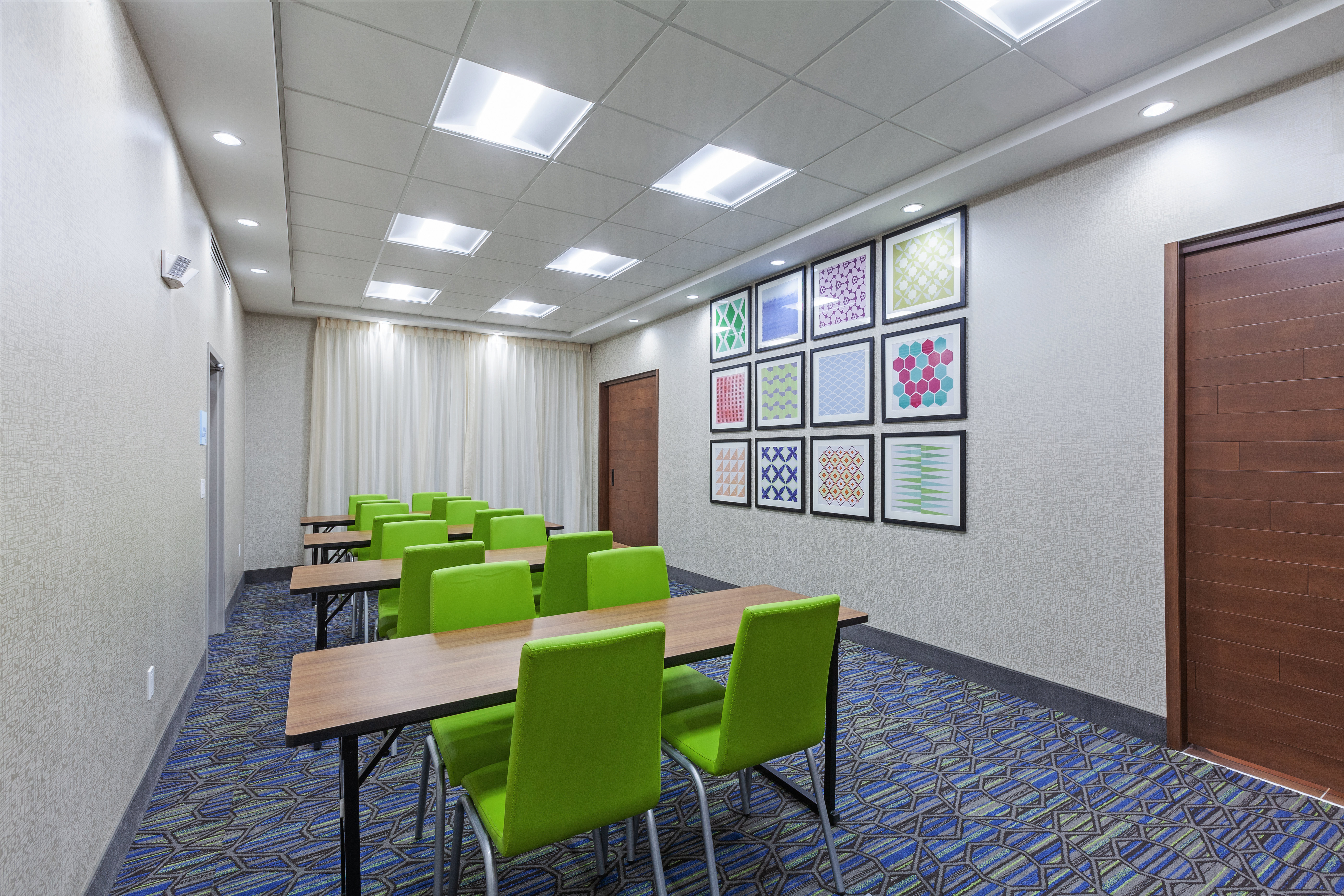 Holiday Inn Express and Suites Tulsa Northeast - Owasso 48/66