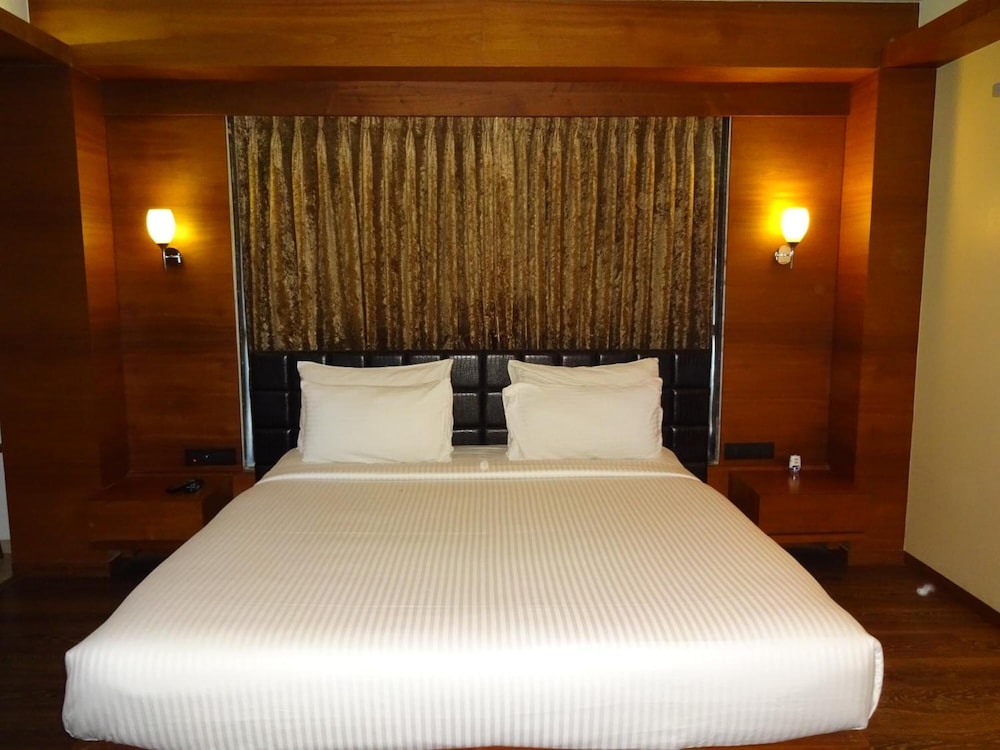 Hotel Cosmopolitan Ahmedabad 23/62
