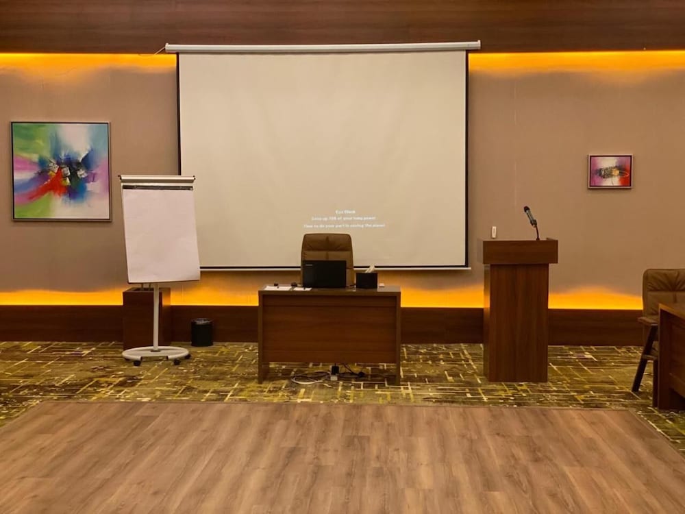 فندق مشارف المدن للأجنحة الفندقية(Msharef Al Moden Suites) 50/55