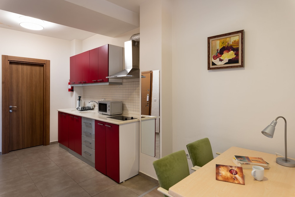 A Studio Apartment 32/62