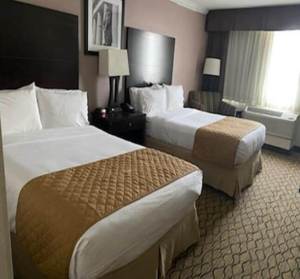 Executive Inn - Fort Lee 9/44