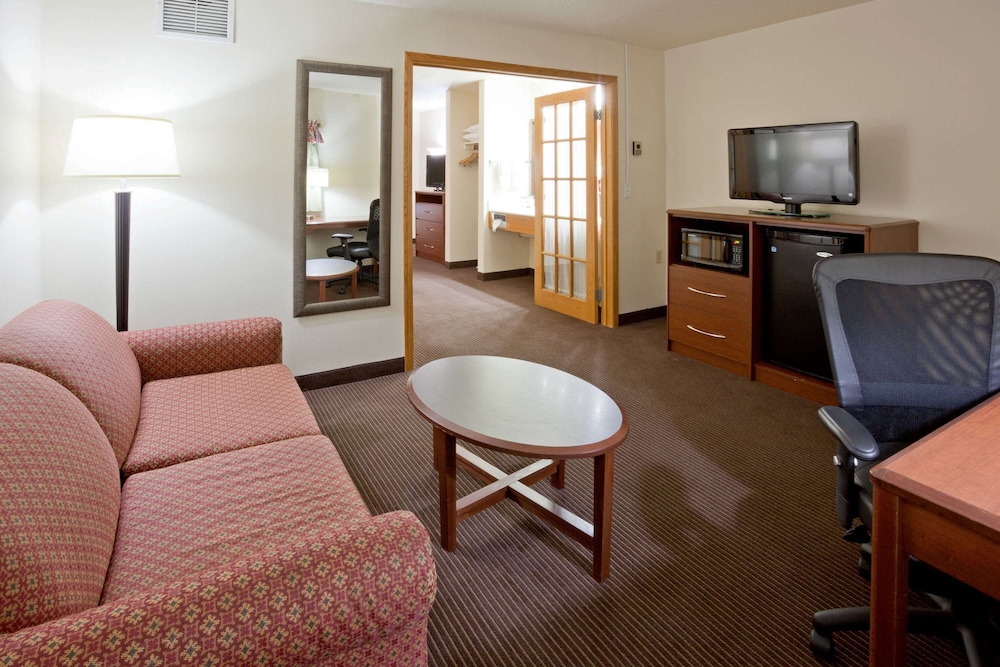 Americinn By Wyndham Coon Rapids 30/42