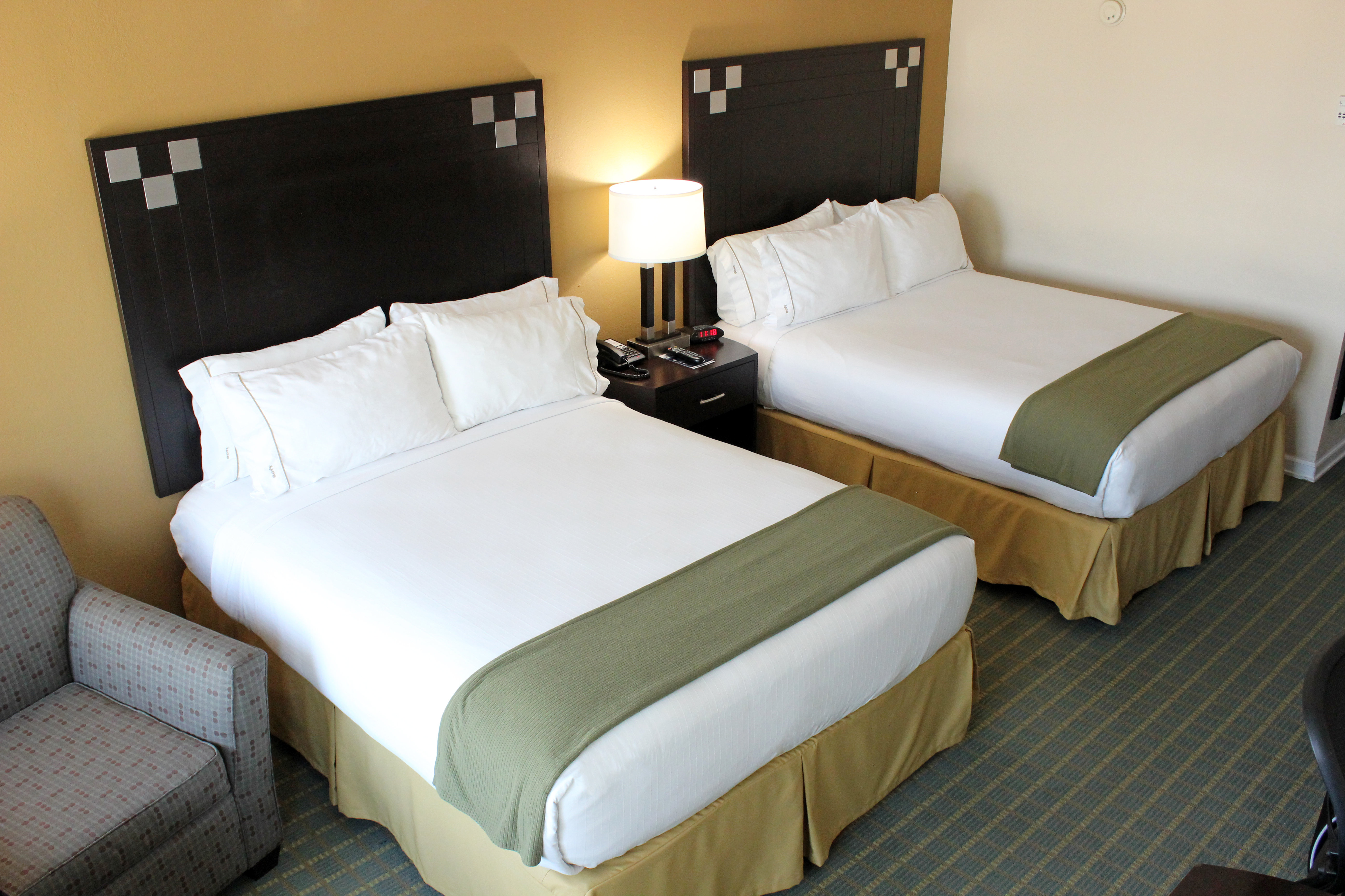 Holiday Inn Express Van Nuys 13/50