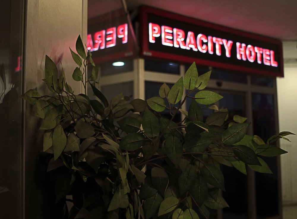 Peracity Hotel 95/99